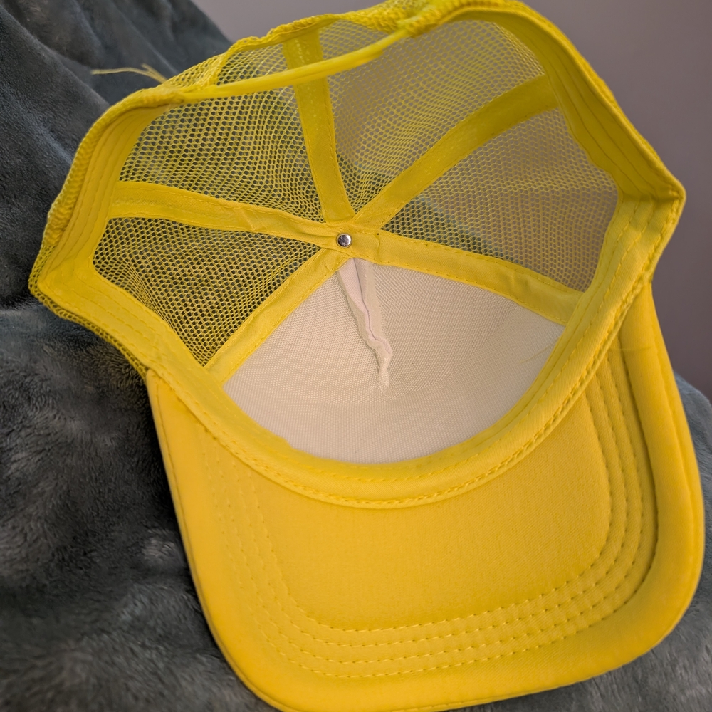 💐Yellow and White Trucker Hat with Patch - Picture 3 of 4